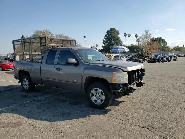 2013 Chevrolet Silverado - Image 11