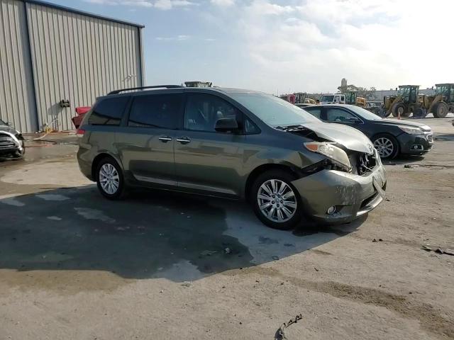 2011 Toyota Sienna - Image 12