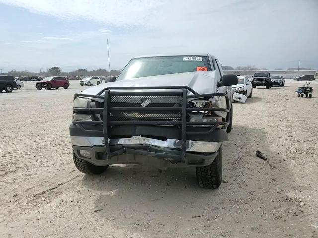 2004 Chevrolet Silverado - Image 11