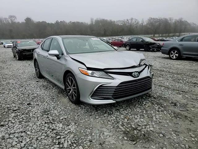 2022 Toyota Camry - Image 13