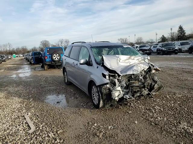 2012 Toyota Sienna - Image 12
