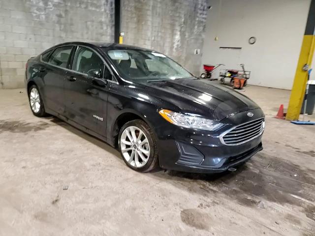 2019 Ford Fusion - Image 13