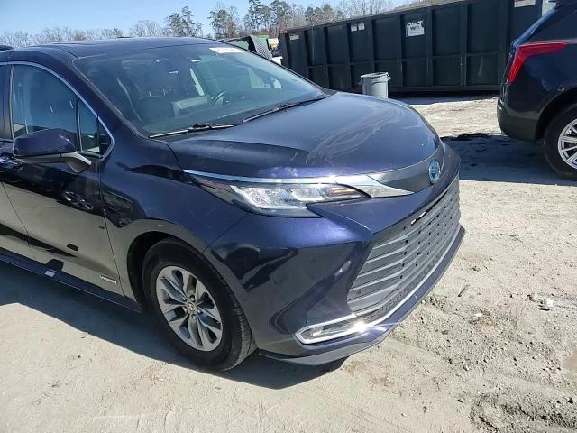 2021 Toyota Sienna - Image 11