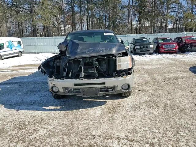 2011 GMC Sierra - Image 11