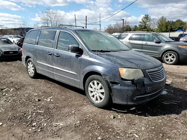 2013 Chrysler Town & Country - Image 12