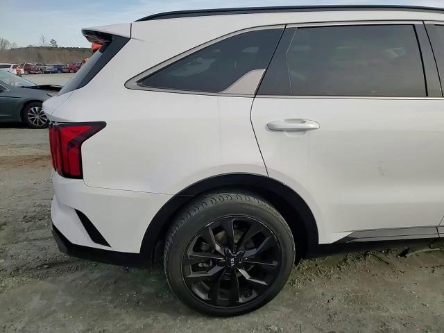 2021 Kia Sorento - Image 11