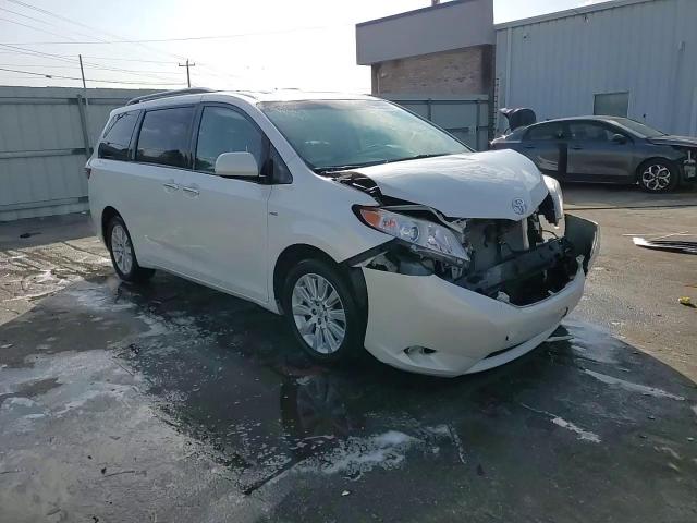 2016 Toyota Sienna - Image 15
