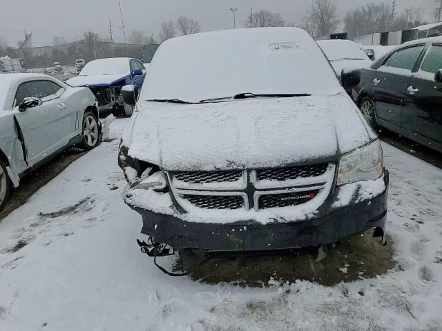 2017 Dodge Caravan - Image 11