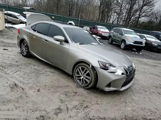 2020 Lexus IS - Image 11