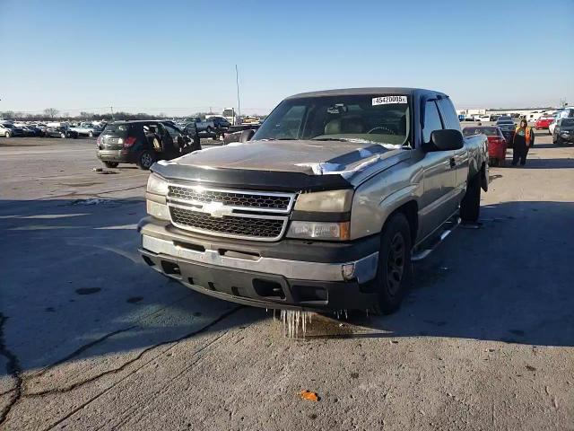 2006 Chevrolet Silverado - Image 10