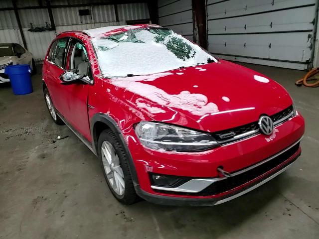 2019 Volkswagen Golf - Image 10