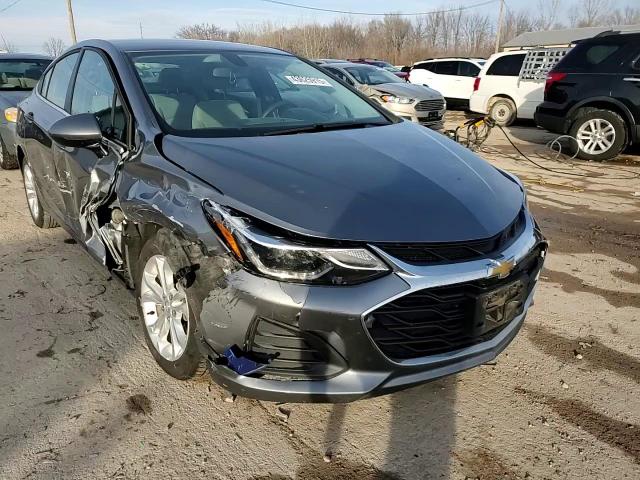 2019 Chevrolet Cruze - Image 13