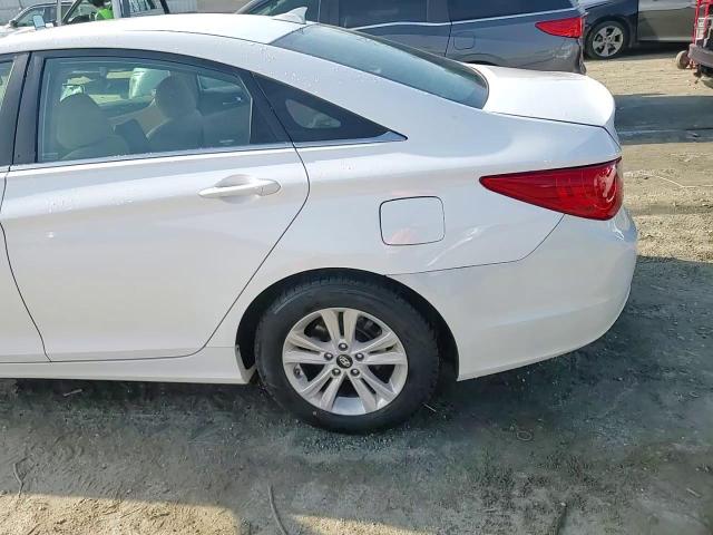 2013 Hyundai Sonata - Image 13