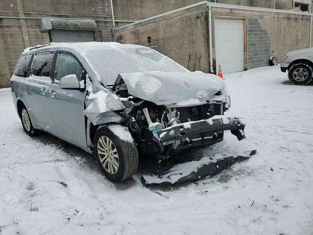2016 Toyota Sienna - Image 12