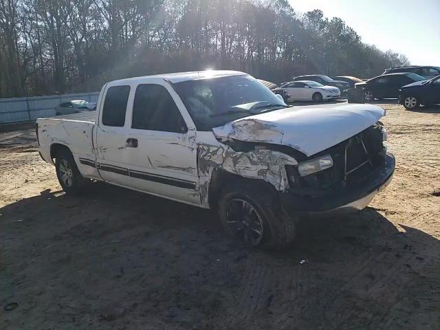 2002 Chevrolet Silverado - Image 11