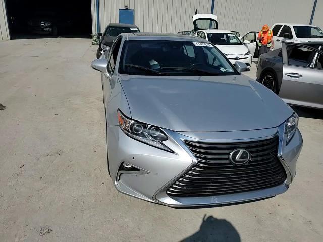 2016 Lexus ES - Image 11