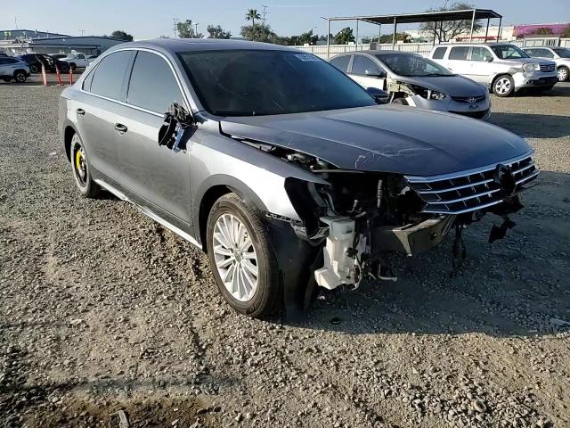 2017 Volkswagen Passat - Image 10