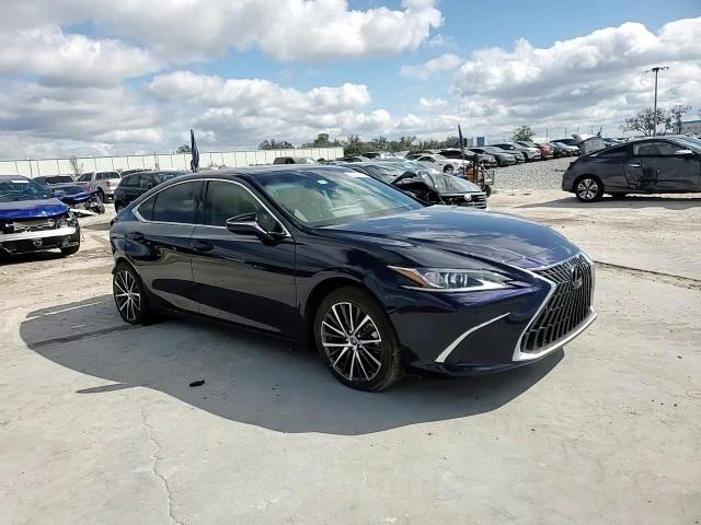 2022 Lexus ES - Image 11