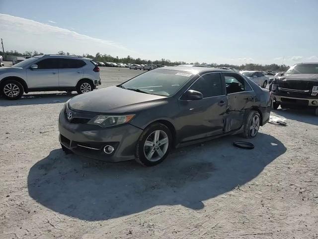 2014 Toyota Camry - Image 11