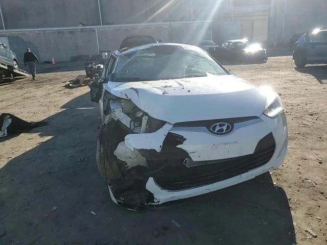 2012 Hyundai Veloster - Image 10
