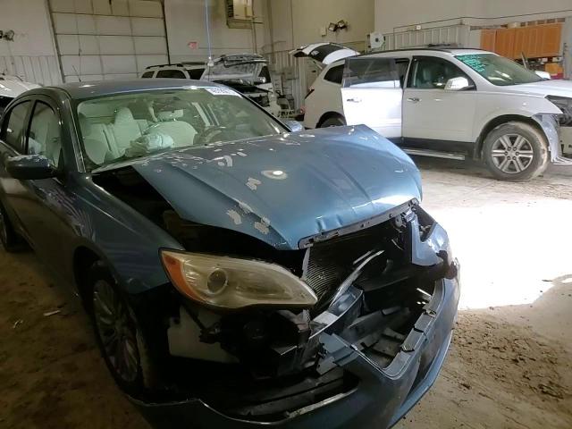 2011 Chrysler 200 - Image 10