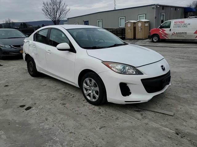 2013 Mazda 3 - Image 11