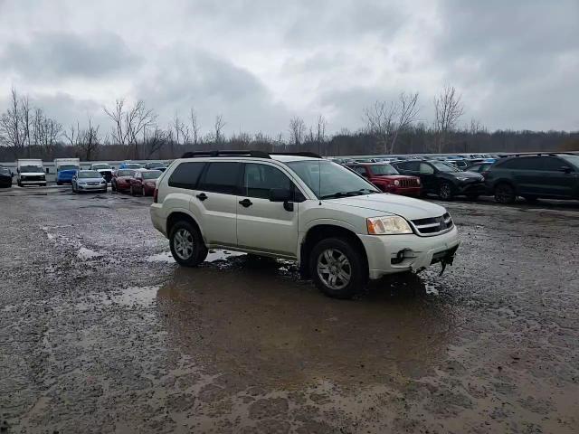 2007 Mitsubishi Endeavor - Image 11