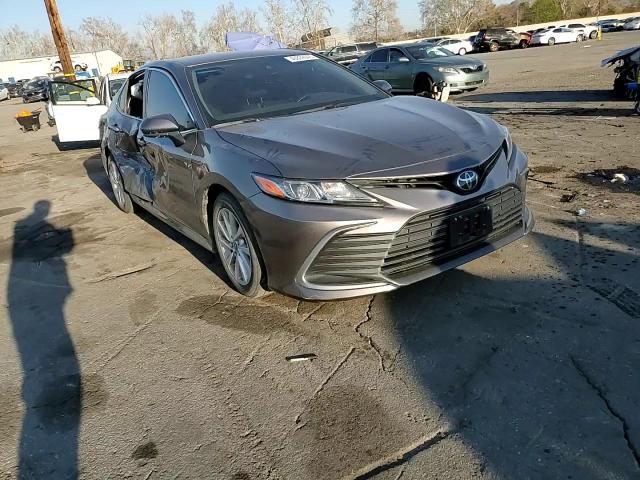 2023 Toyota Camry - Image 10