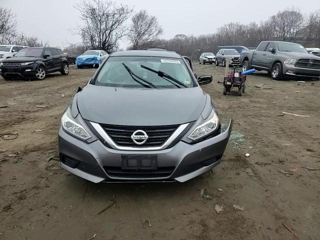 2018 Nissan Altima - Image 11