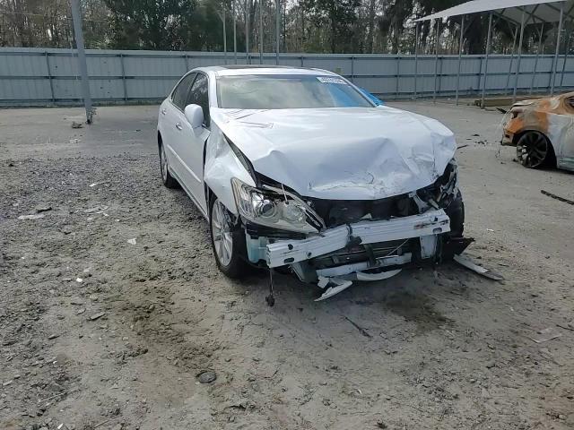 2011 Lexus ES - Image 11