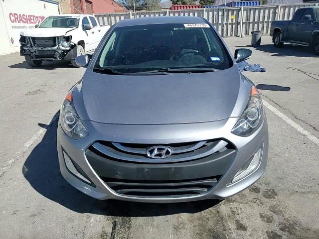 2013 Hyundai Elantra - Image 11