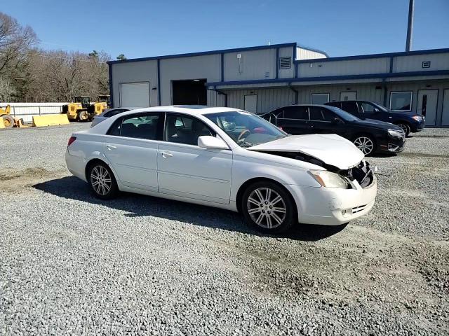 2007 Toyota Avalon - Image 11