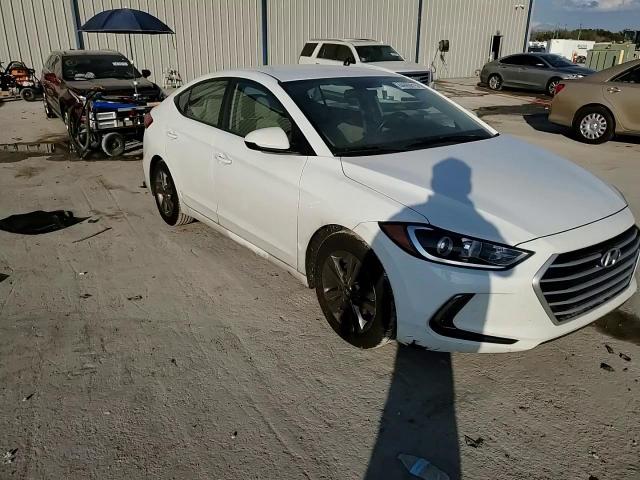 2017 Hyundai Elantra - Image 13