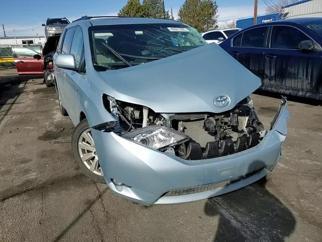 2017 Toyota Sienna - Image 11