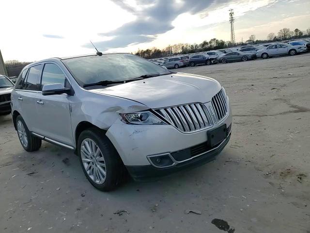 2013 Lincoln MKX - Image 12