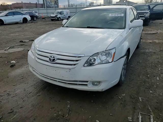2005 Toyota Avalon - Image 11