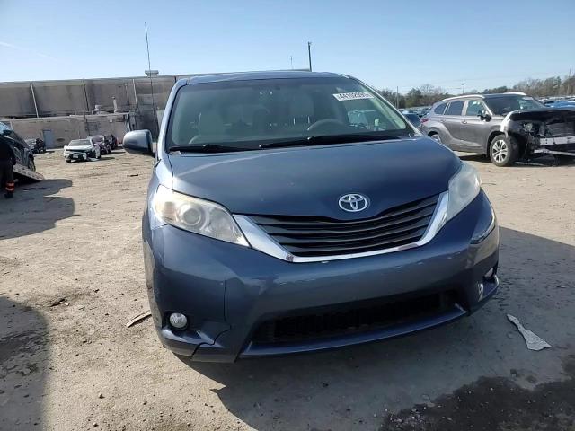 2013 Toyota Sienna - Image 12