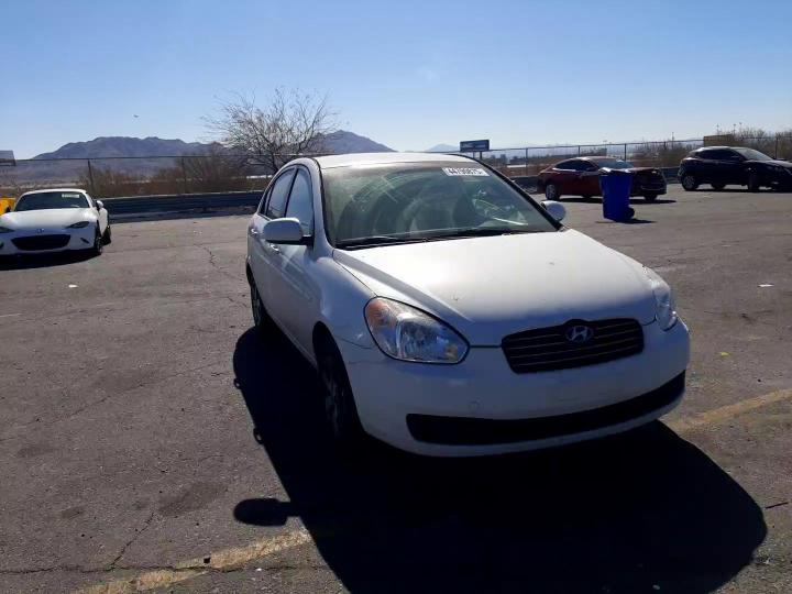 2010 Hyundai Accent - Image 11