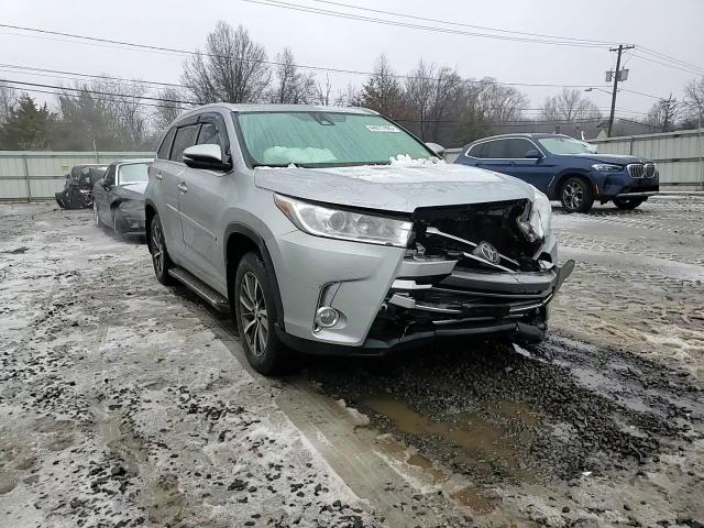 2017 Toyota Highlander - Image 12