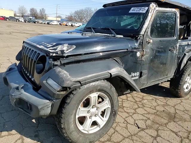 2019 Jeep Wrangler - Image 12