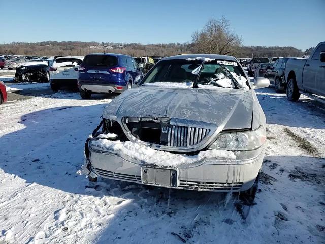 2010 Lincoln Town Car - Image 10