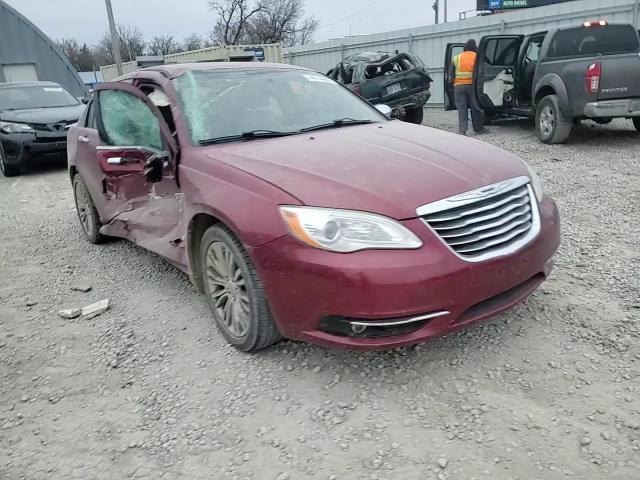 2011 Chrysler 200 - Image 10