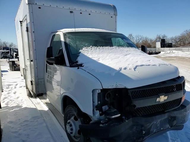 2015 Chevrolet Express - Image 12