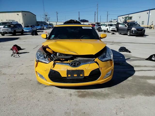 2016 Hyundai Veloster - Image 13