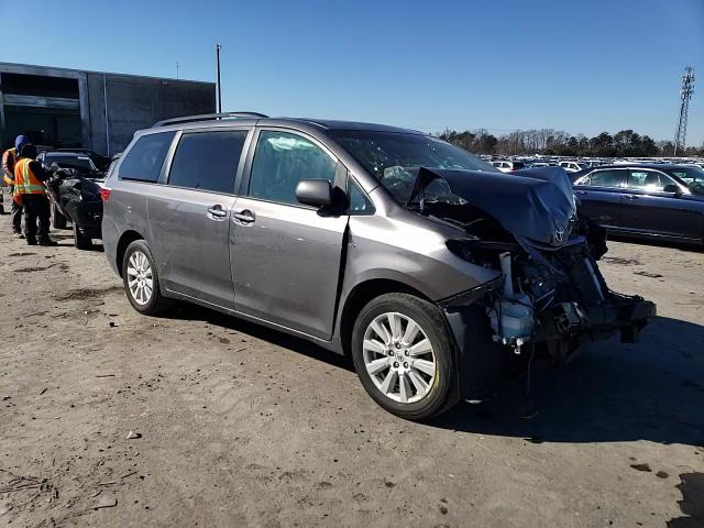 2017 Toyota Sienna - Image 12