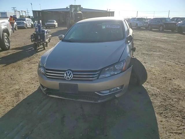 2015 Volkswagen Passat - Image 10
