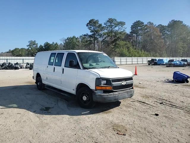 2010 Chevrolet Express - Image 11