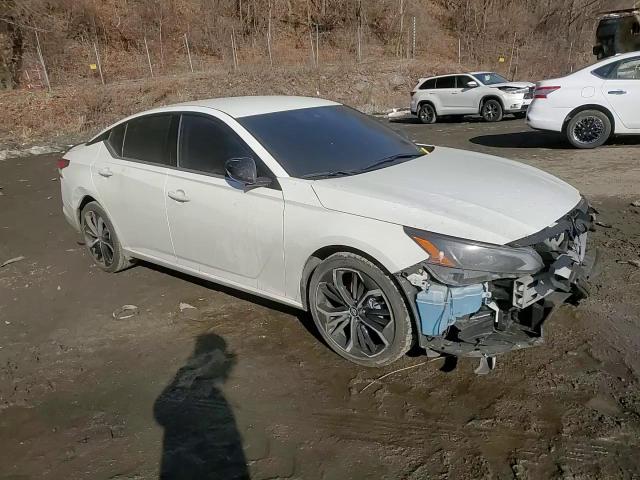 2024 Nissan Altima - Image 14