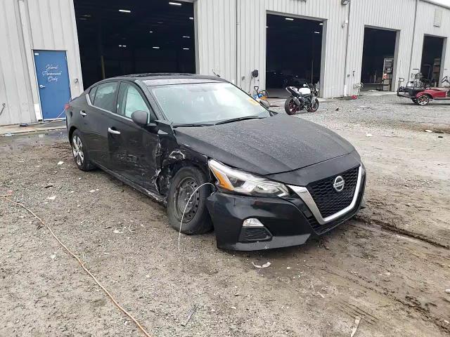 2020 Nissan Altima - Image 10