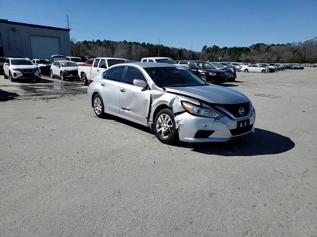 2017 Nissan Altima - Image 13